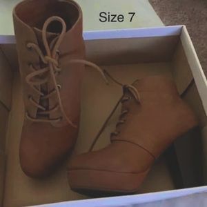 Women’s booties size 7